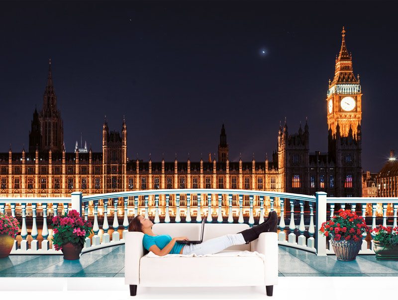 Balcony with a beautiful view to Big Ben in London