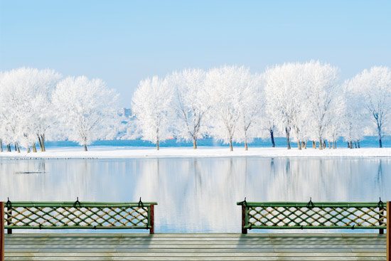 Wallpaper of a wooden balcony with a view of a frozen lake