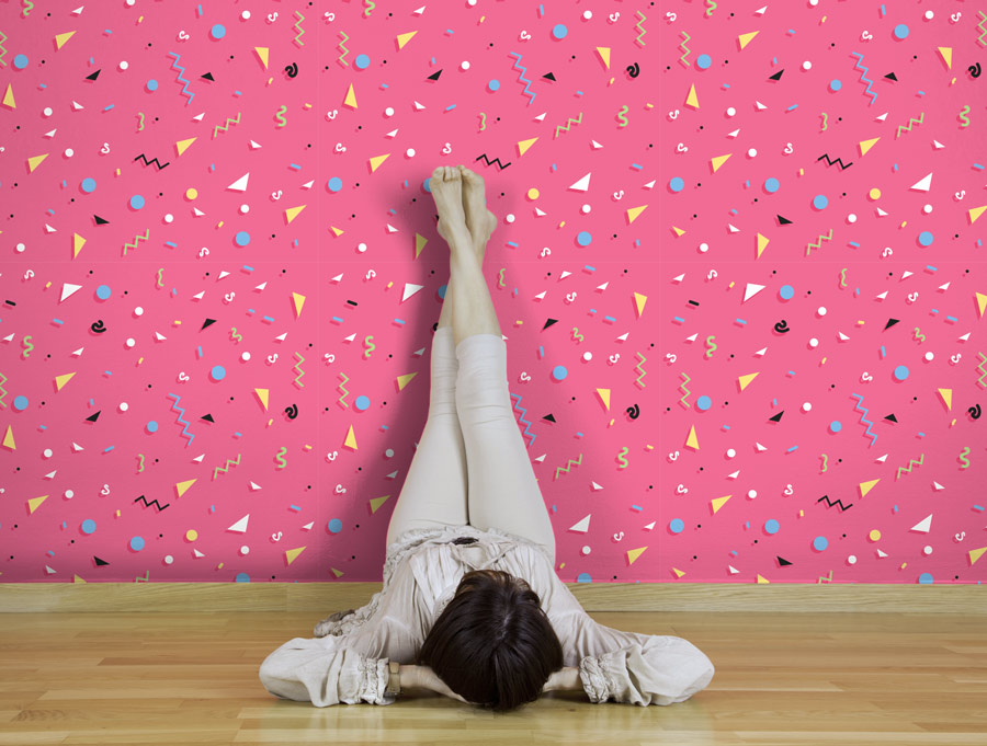 Wallpaper - Colorful shapes on a pink background